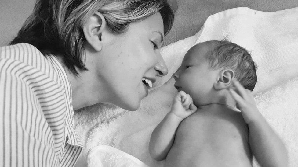 _122472624_169-helenaandsambaby