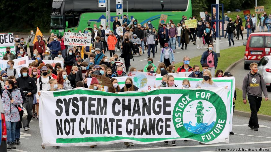 تظاهرات للمطالبة بمحاربة ظاهرة التغير المناخي نظمت