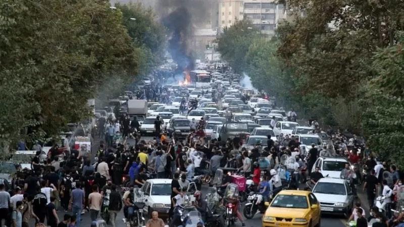 اندلعت المظاهرات في طهران في اليوم التالي لمقتل أم