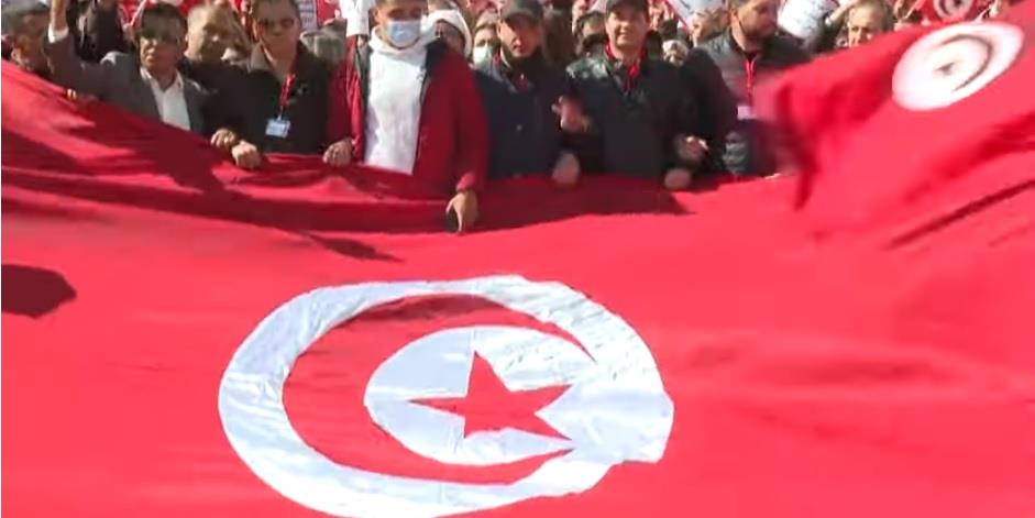احتجاجات الآلاف يتظاهرون في تونس ضد الرئيس والتدهو