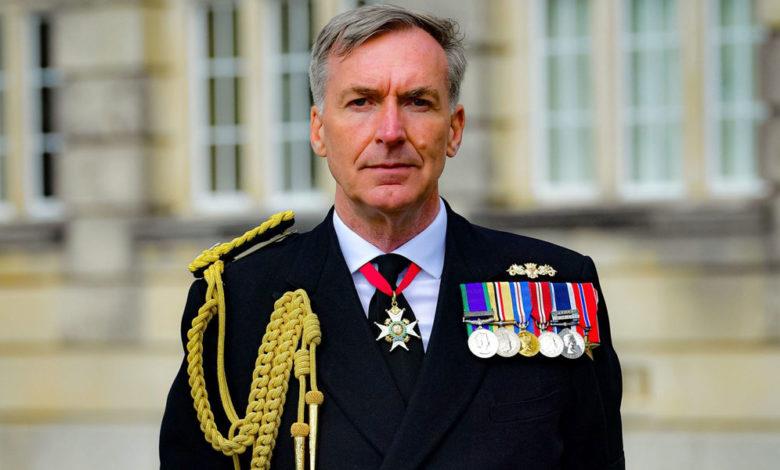 رئيس أركان الدفاع البريطاني الأدميرال توني راداكين