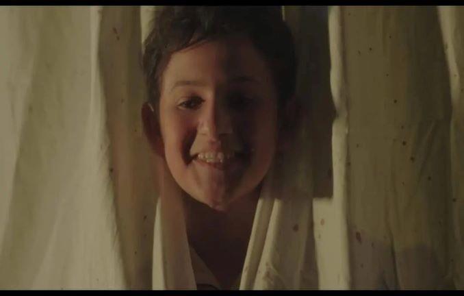 طفل الضاحك الباكي