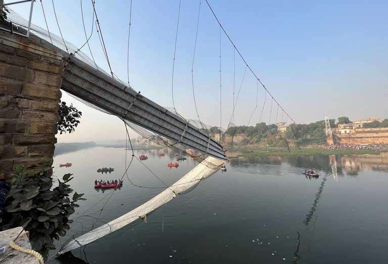 انهيار جسر في الهند