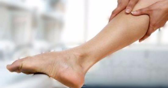 لا تتجاهل ألم الساق علامة على إصابتك بمرض خطير