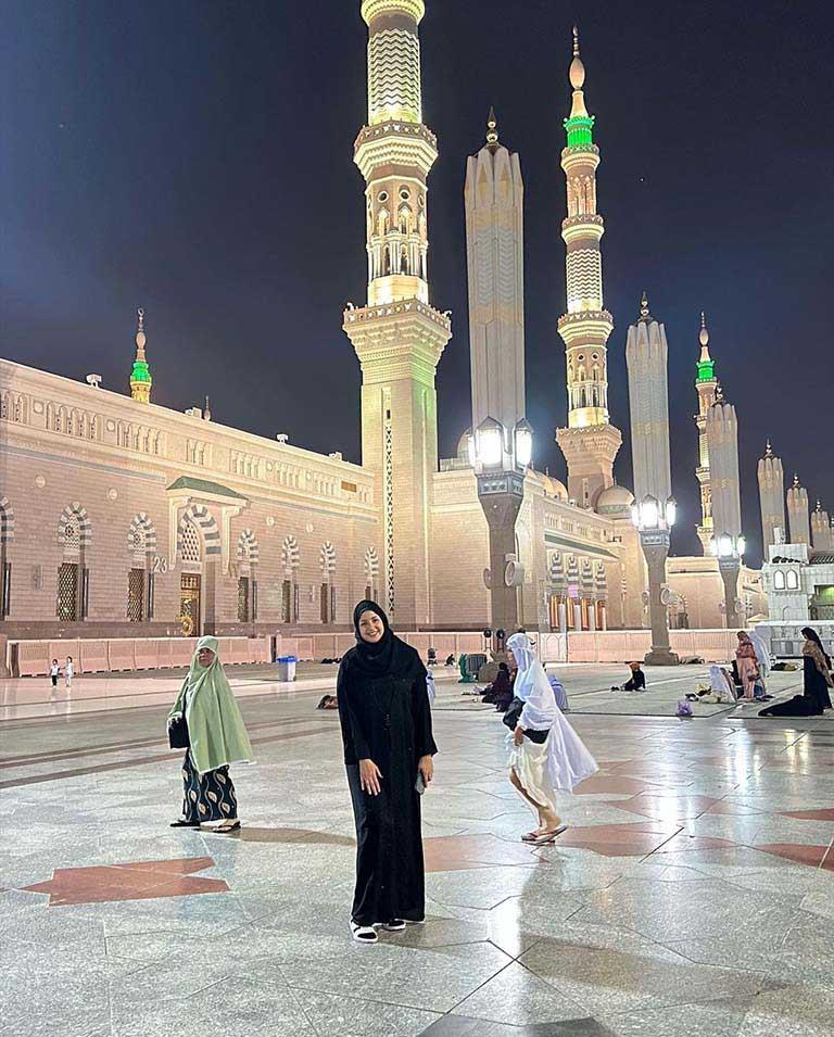 الفنانة منى فاروق