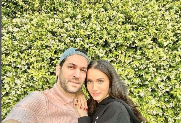 مراد يلدريم وزوجته