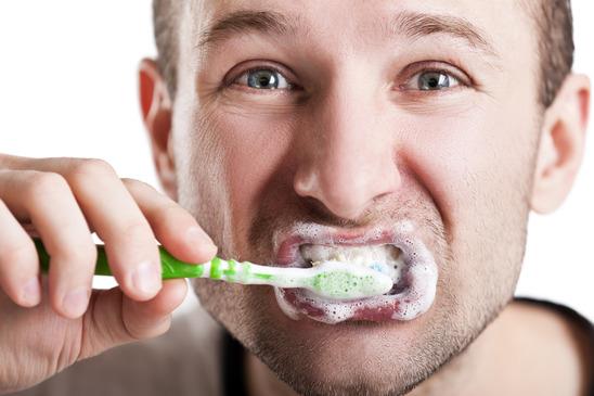 تنظيف الأسنان                                     