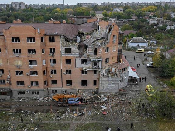 ضربة صاروخية على مبنى سكني في مدينة ميكولاييف - أر