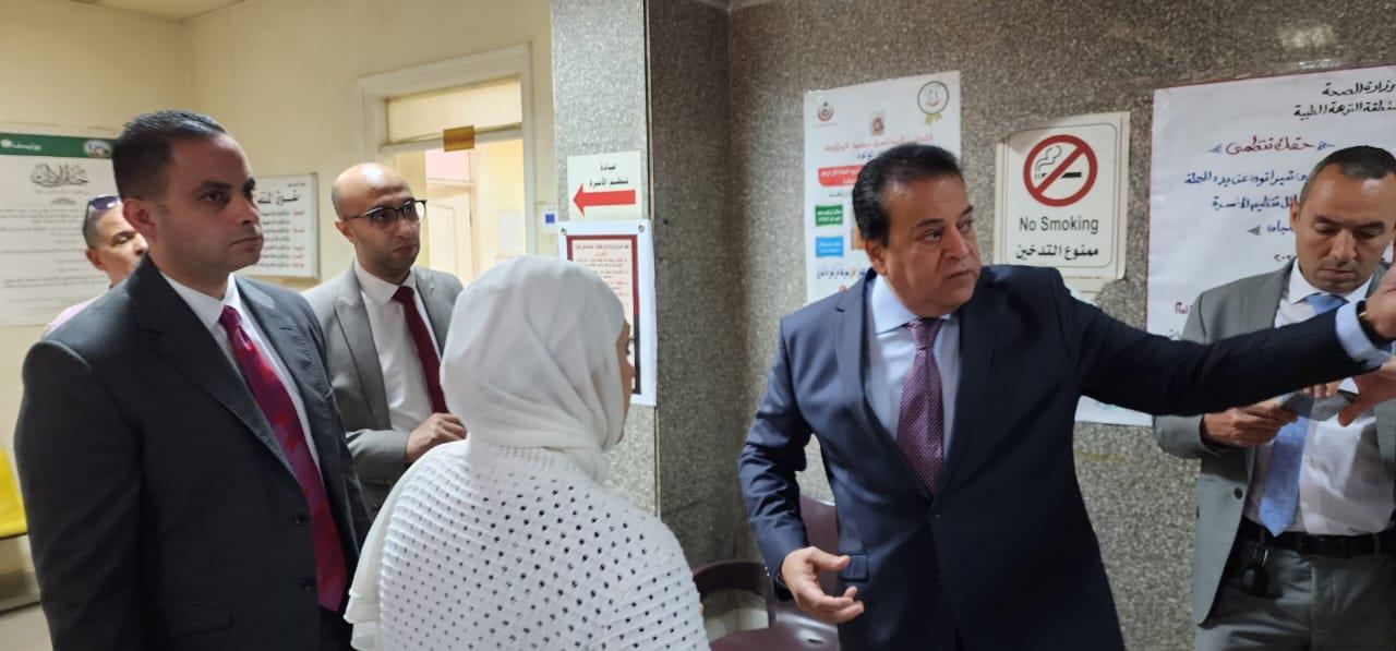 وزير الصحة خلال زيارة مفاجئة لمكتب صحة مدينة نصر أ
