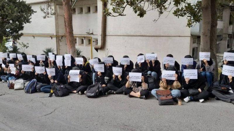 إضرابات طلابية دعما للاحتجاجات في إيران
