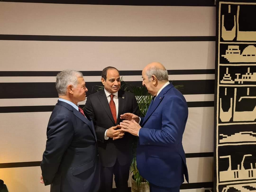 السيسي يلتقي ملك الأردن ورئيس الجزائر في الدوحة