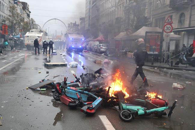 أعمال شغب في بروكسل بعد هزيمة بلجيكا من المغرب