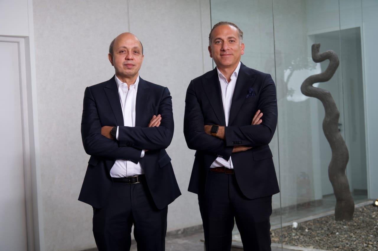 بيوت الأزياء العالمية الشهيرة والمصممين العالميين يجتمعون