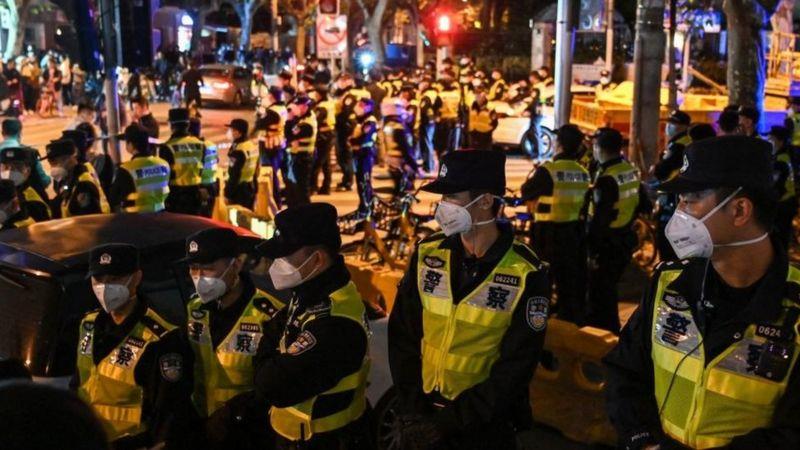 انتشار لعناصر الشرطة في المدن الصينية