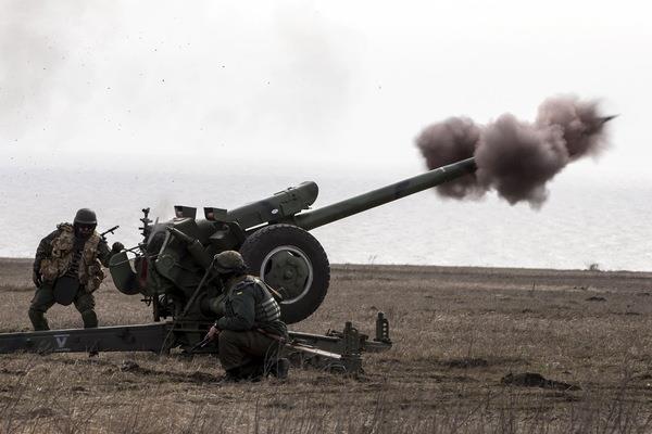 القوات الروسية والأوكرانية تتبادلان القصف بالمدفعي