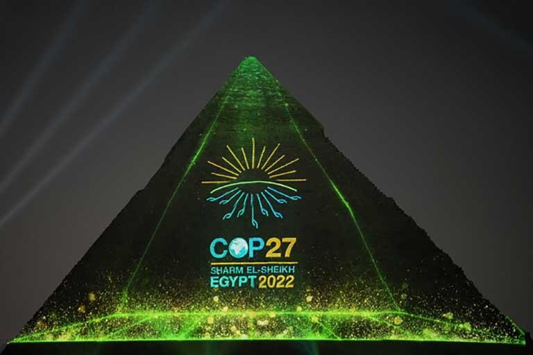إضاءة هرم خفرع من أجل قمة المناخ COP27