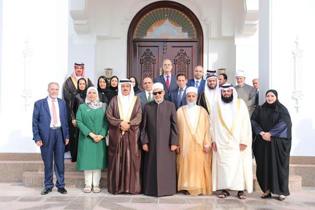 شيخ الأزهر يدعو لإطلاق استراتيجية تعليم تواجه الانحرافات الأخلاقية بالمجتمعات العربية 