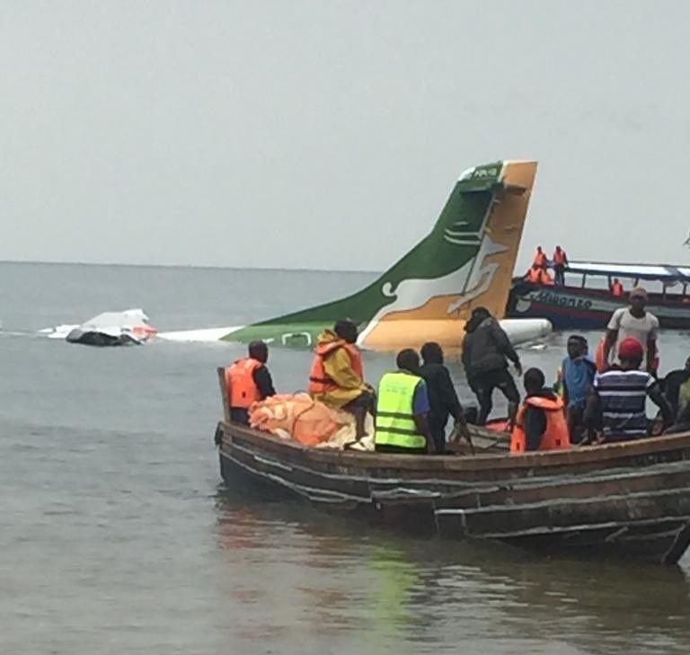طائرة ركاب تنزانية تتحطم في بحيرة فيكتوريا