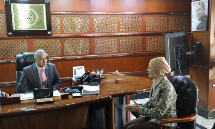 وزير القوى العاملة يلتقي القنصل العام المصري الجدي