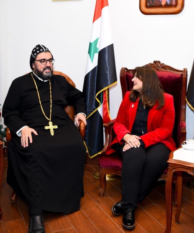 ربان الكنيسة السريانية يستقبل وزيرة الهجرة
