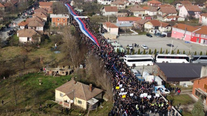 صربيا تضع قواتها في حالة تأهب قصوى إثر تصاعد التوت