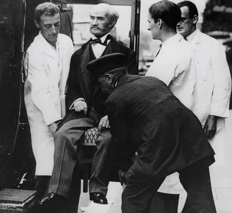 القاتل الذي حضر محاكمة شخص أدين بدلا عنه