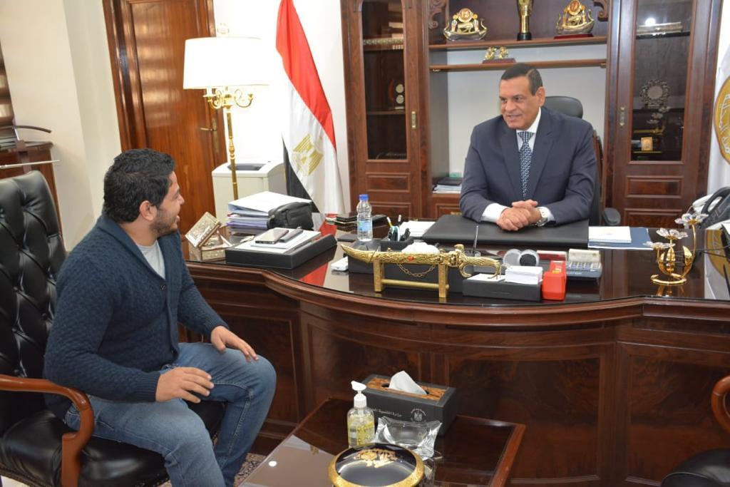محرر مصراوي أثناء حواره مع وزير التنمية المحلية