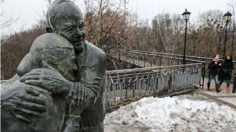 تمثال موكرينا ولويجي في كييف