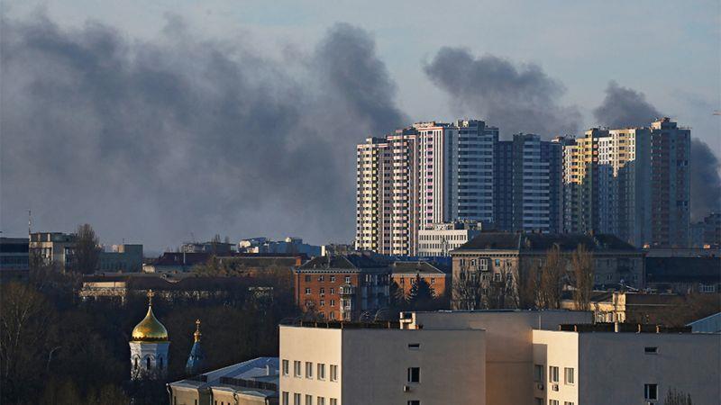 تصاعد الدخان فوق كييف صباح السبت