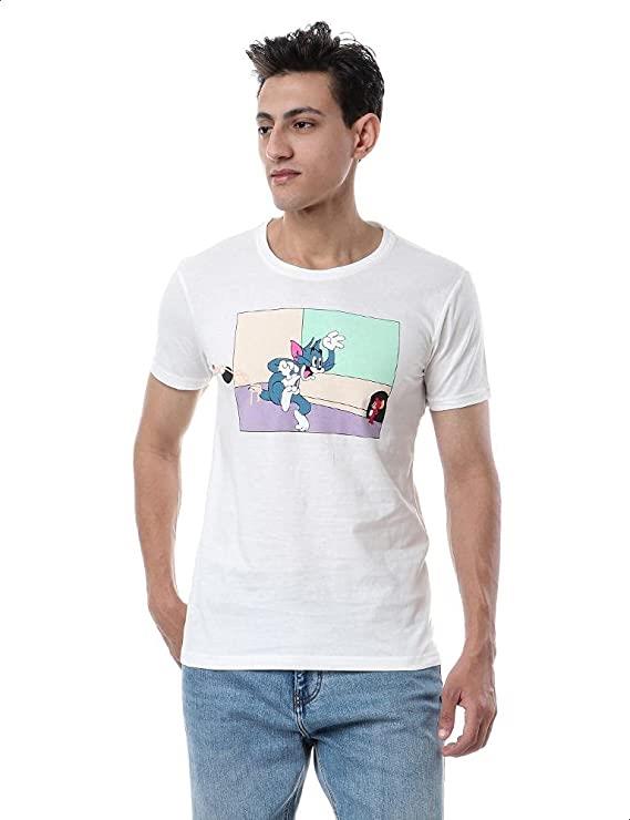 تيشيرت توم وجيري برقبة دائرية ضيقة مقاس M، لونه أبيض، بـ 139 جنيها.