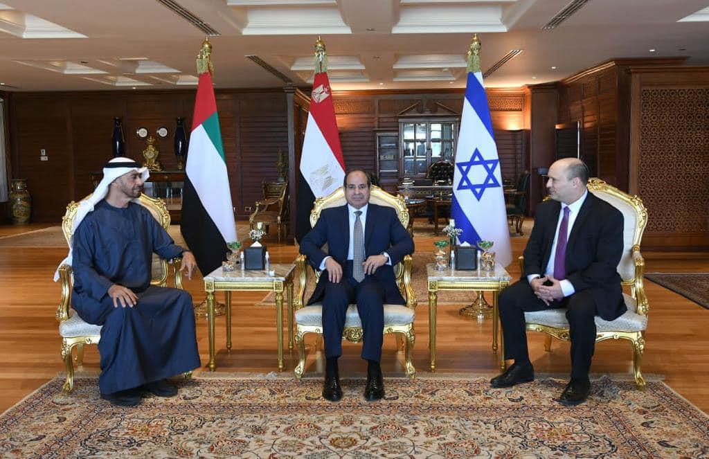 السيسي يلتقي ولي عهد أبوظبي ورئيس وزراء إسرائيل