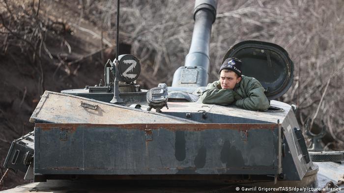 القوات الروسية تعيد تموضعها داخل أوكرانيا ولم تنسح