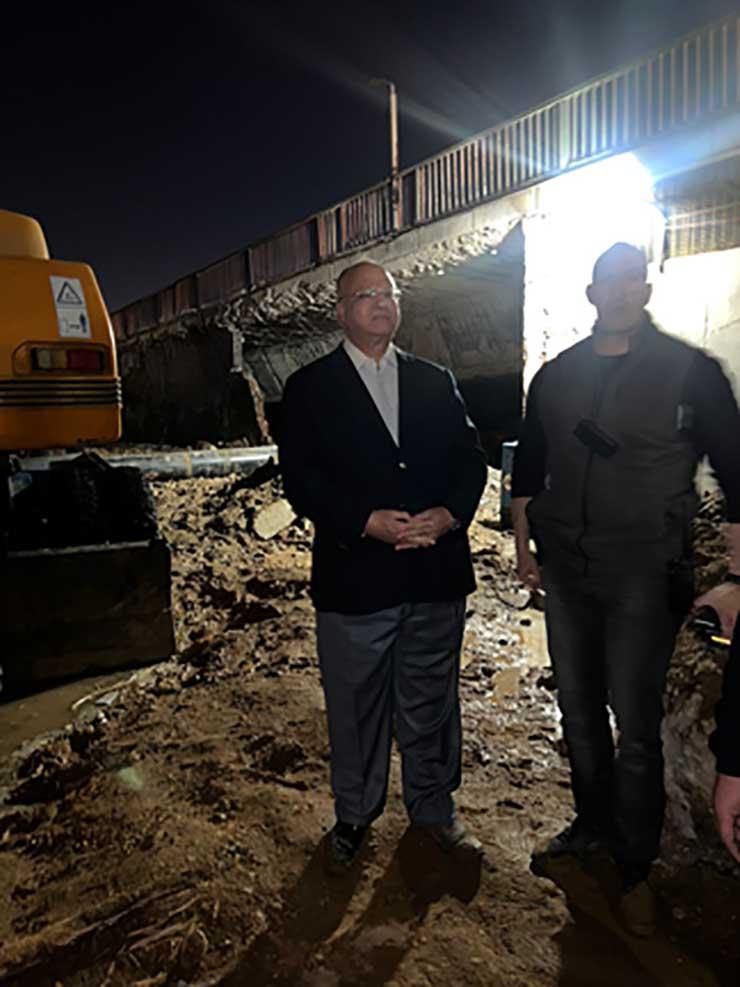 محافظ القاهرة يتفقد موقع كسر ماسورة غاز أسفل كوبري ألماظة 