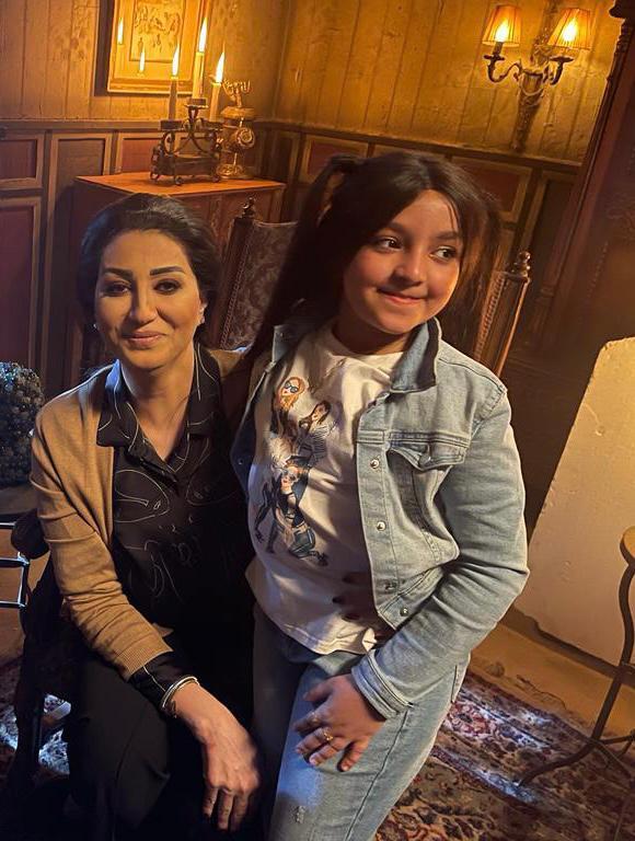 وفاء عامر والطفلة إيمان تامر (1)