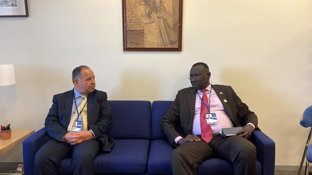 خلال لقاء وزير المالية مع مسؤولين من جنوب السودان