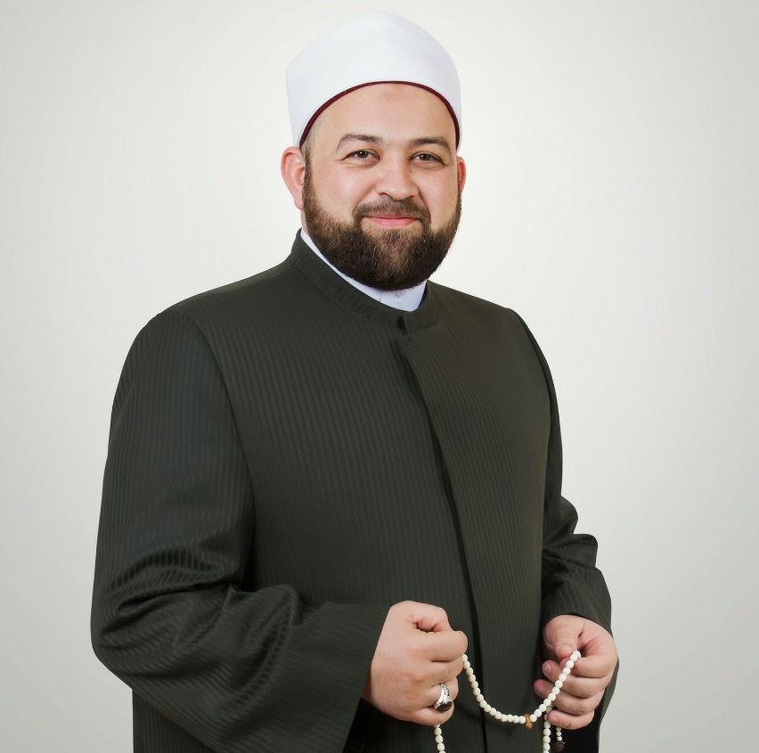 الدكتور يسري عزام إمام وخطيب مسجد عمرو بن العاص