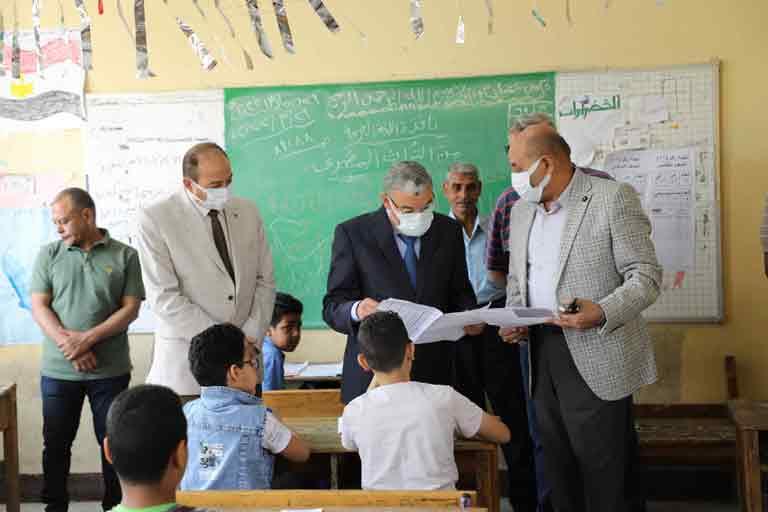 محافظ المنيا يتفقد لجان امتحانات الفصل الدراسي الث