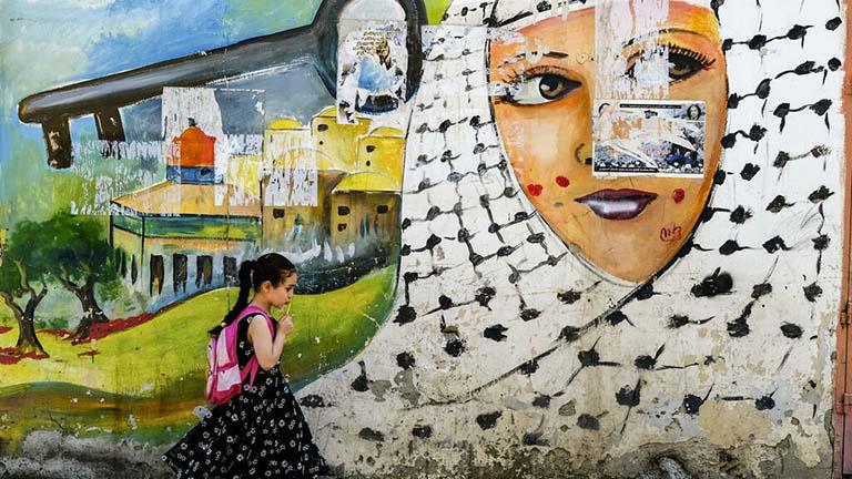 رسم جداري في مخم جنين للاجئين في الضفة الغربية الم