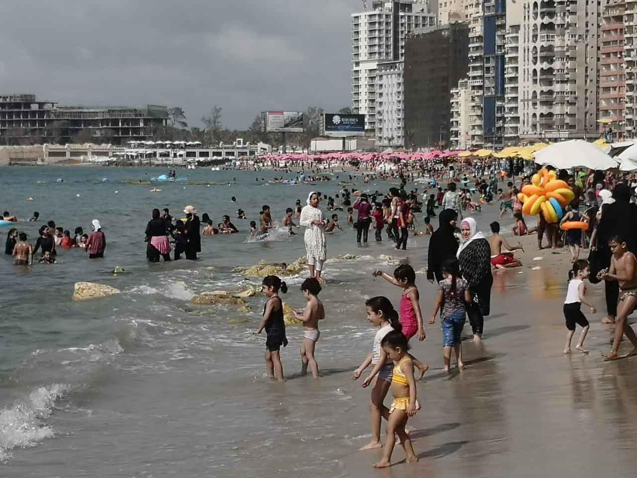 شاطئ المندرة المجاني في الإسكندرية