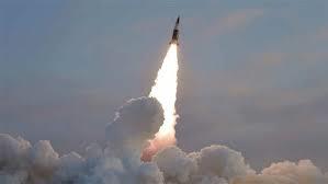 كوريا الشمالية تطلق صاروخاً باليستياً 