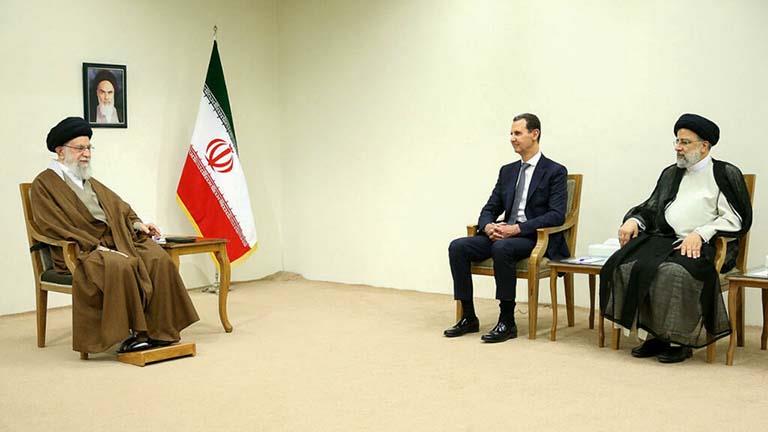 الرئيس السوري بشار الأسد أثناء لقائه بالمرشد الأعل
