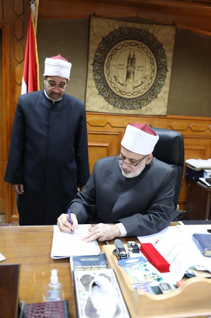 الضويني يعتمد نتيجة امتحانات الدور الأول لأبناء الأزهر بالخارج