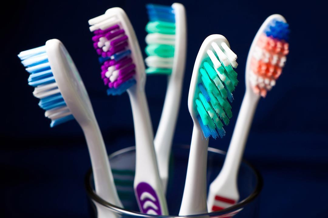 أنواع فرش الأسنان