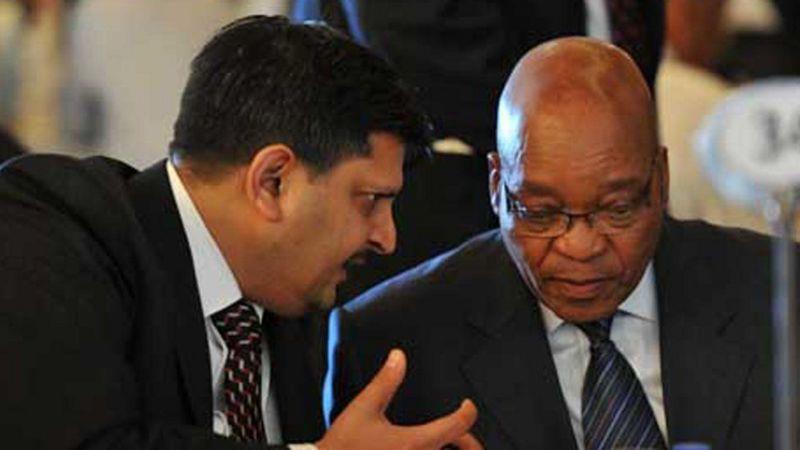 أتول غوبتا مع رئيس جنوب أفريقيا السابق جاكوب زوما 