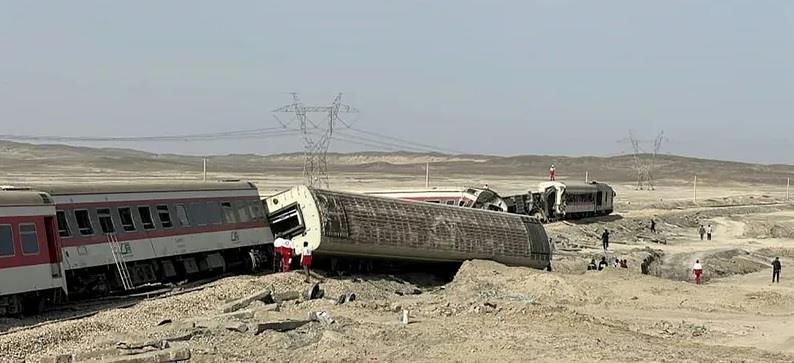 انحراف قطار في إيران