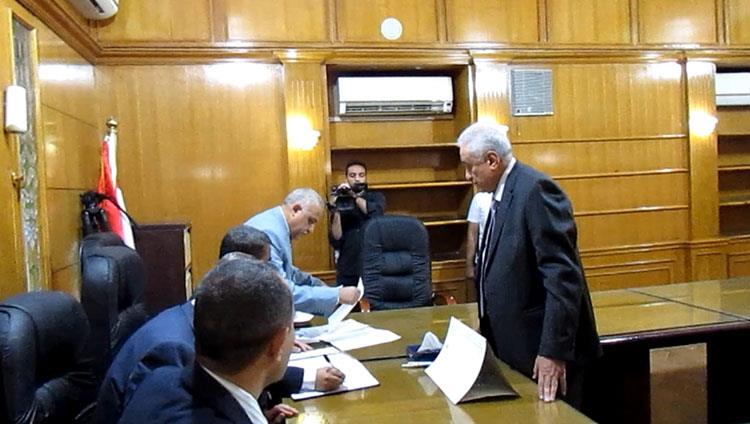 سامح عاشور يُقدم أوراق ترشحه على مقعد نقيب المحامي