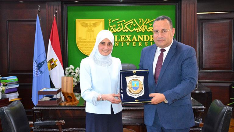 رئيس جامعة الإسكندرية يستقبل الدكتورة نهال الشقنقي