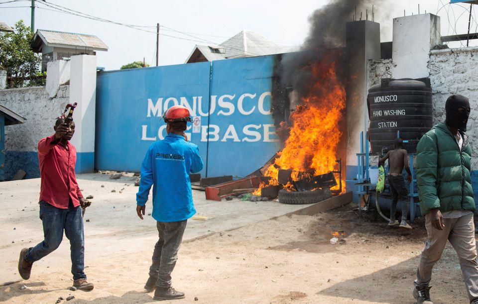 متظاهرون يدمرون مقر الأمم المتحدة في الكونغو الديم