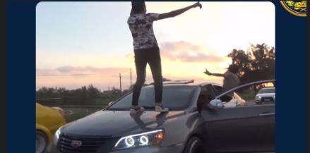 صورة من الفيديو المتداول لرقص شاب على سيارة
