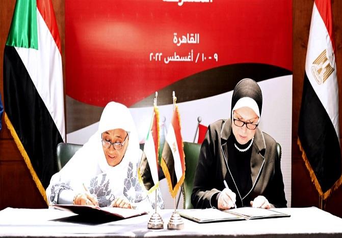 أثناء توقيع الجانبين المصري والسوداني مذكرة التفاه